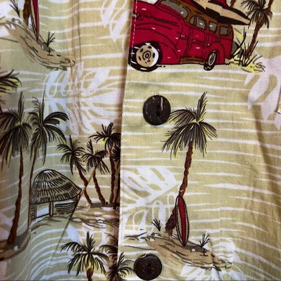 High‎ surf short sleeve button up top. Size large - Picture 6 of 11